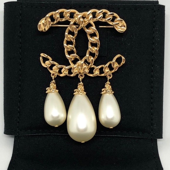 Chanel Gold & Pearl Brooch - Picture 6 of 6